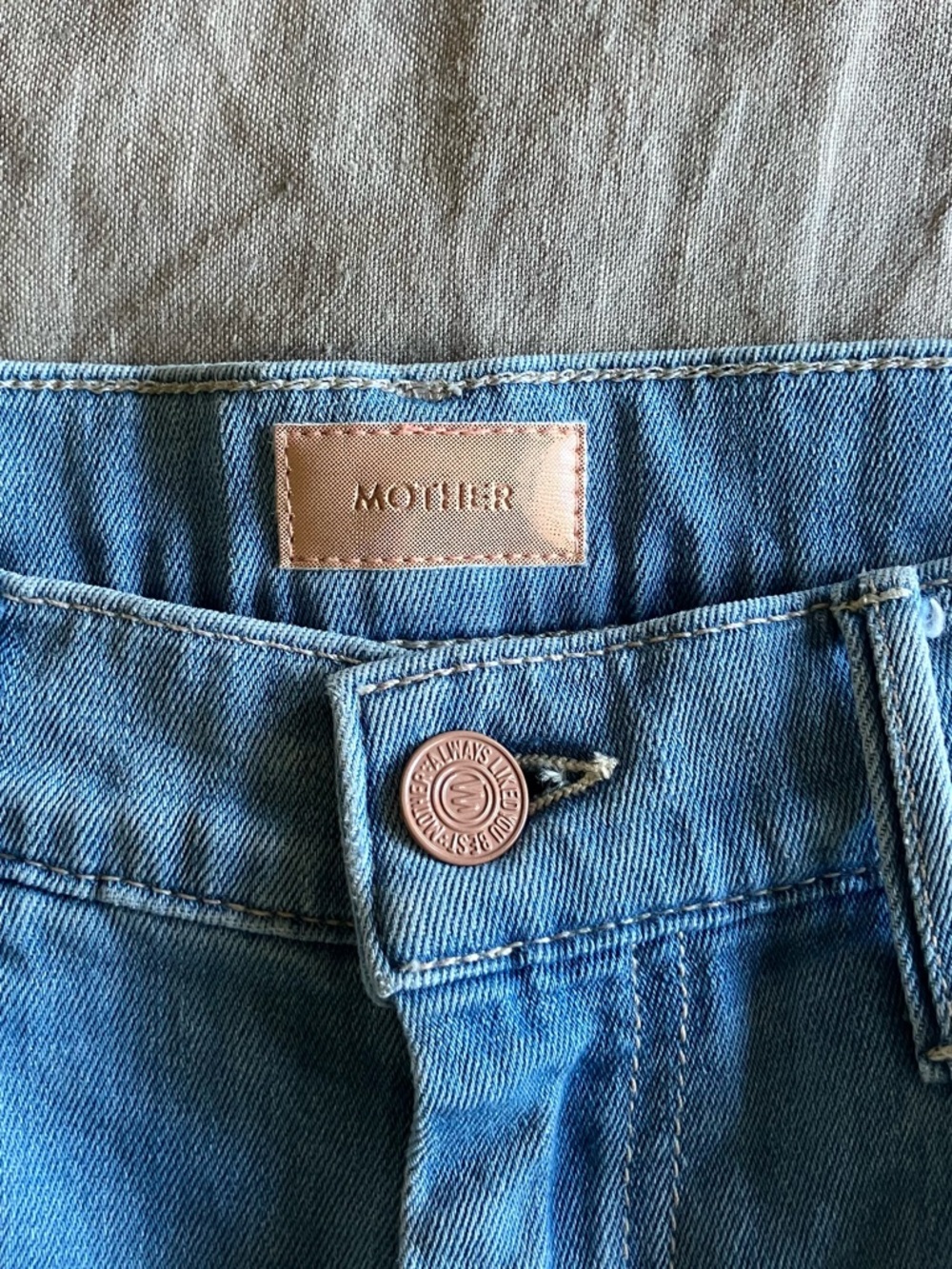 MOTHER High Waisted Weekender Skimp Jeans in Hold My Hand - Size 28 - Picture 7 of 12
